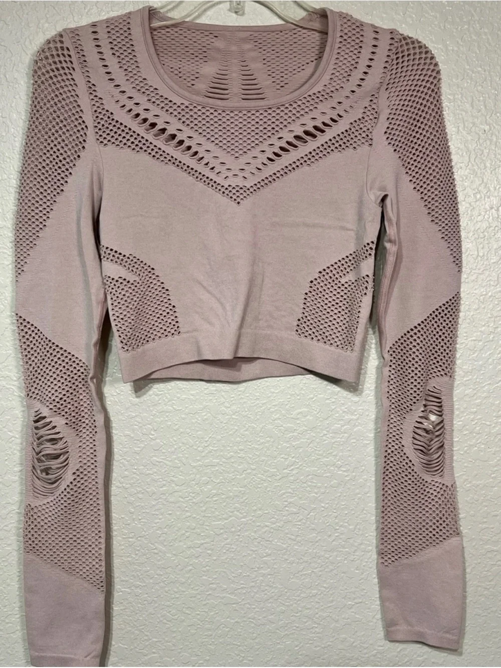 ALO Yoga Blush Pink Long Sleeve Crochet Seamless Crop Top - Picture 2 of 3
